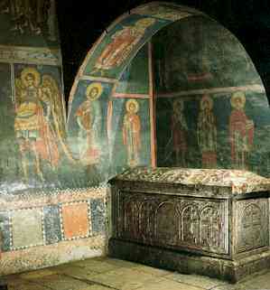 tomb.jpg (11822 bytes)